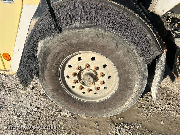 image for item MM9150 2002 Crane Carrier Low Entry  refuse truck