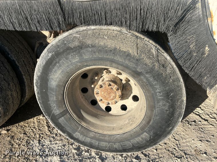 image for item MM9150 2002 Crane Carrier Low Entry  refuse truck