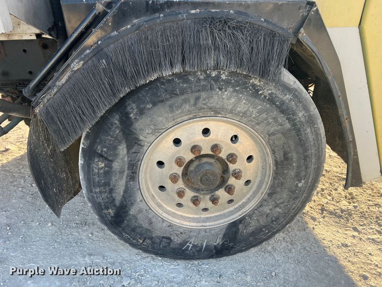 image for item MM9150 2002 Crane Carrier Low Entry  refuse truck