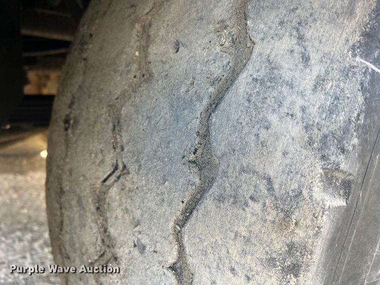 image for item MM9150 2002 Crane Carrier Low Entry  refuse truck