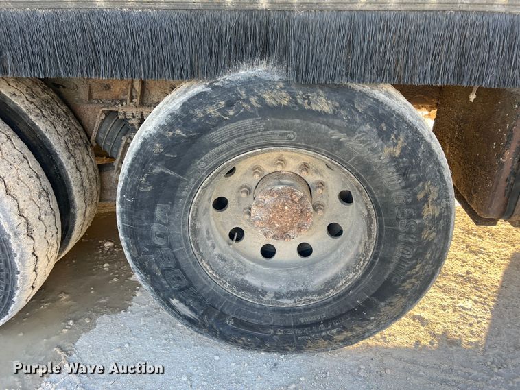 image for item MM9150 2002 Crane Carrier Low Entry  refuse truck