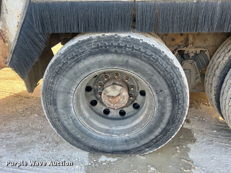 image for item MM9150 2002 Crane Carrier Low Entry  refuse truck