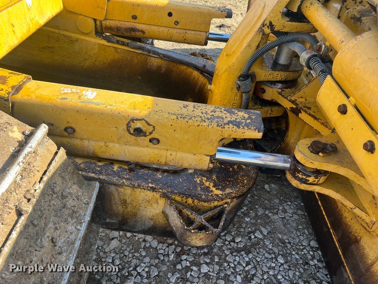 image for item MM9198 2007 Caterpillar D6N LGP  dozer