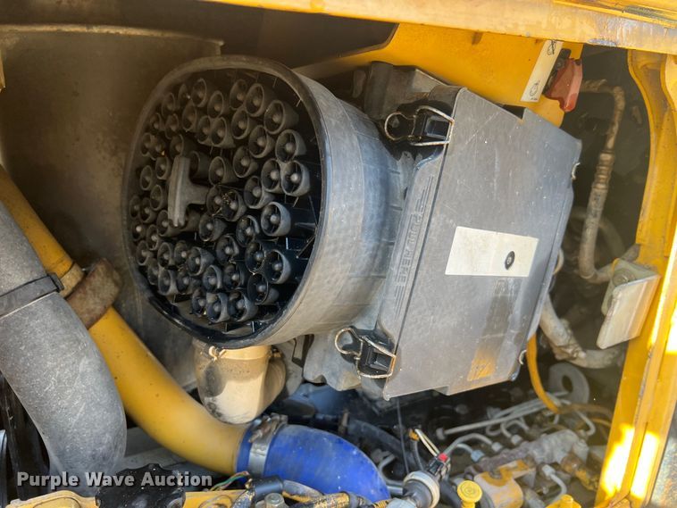 image for item MM9198 2007 Caterpillar D6N LGP  dozer