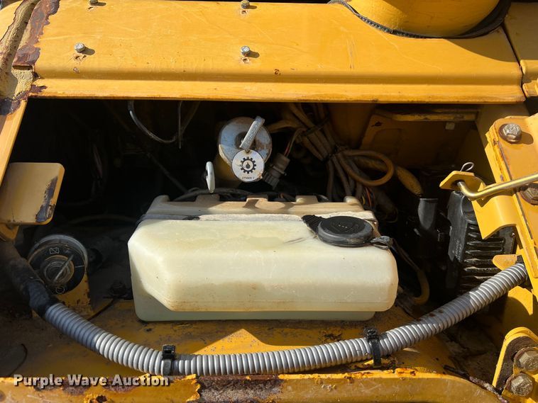 image for item MM9198 2007 Caterpillar D6N LGP  dozer