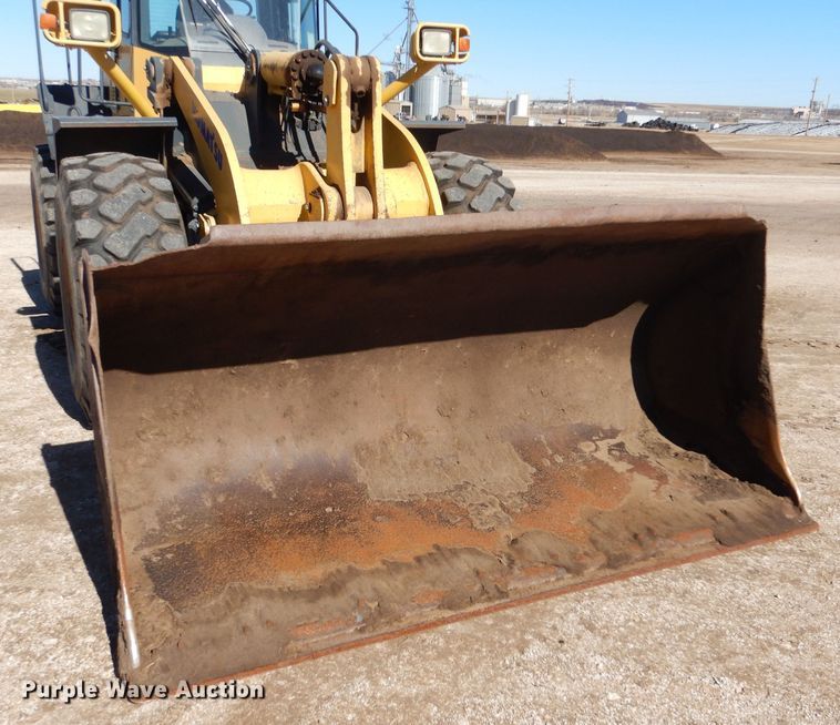 image for item MP9093 2003 Komatsu WA400-5L  wheel loader