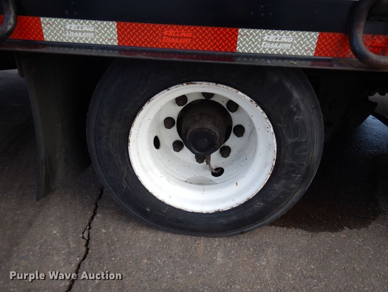 image for item AF9256 2011 Felling FT-40-2LP  paver special trailer