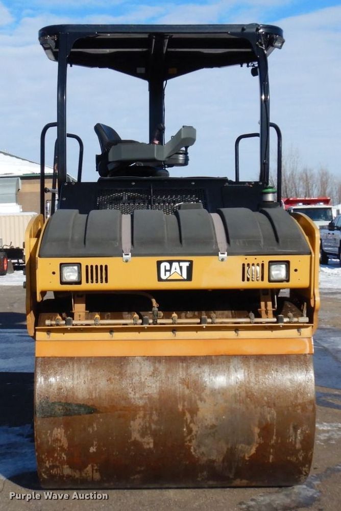 image for item AF9266 2015 Caterpillar CB44B  double drum vibratory roller
