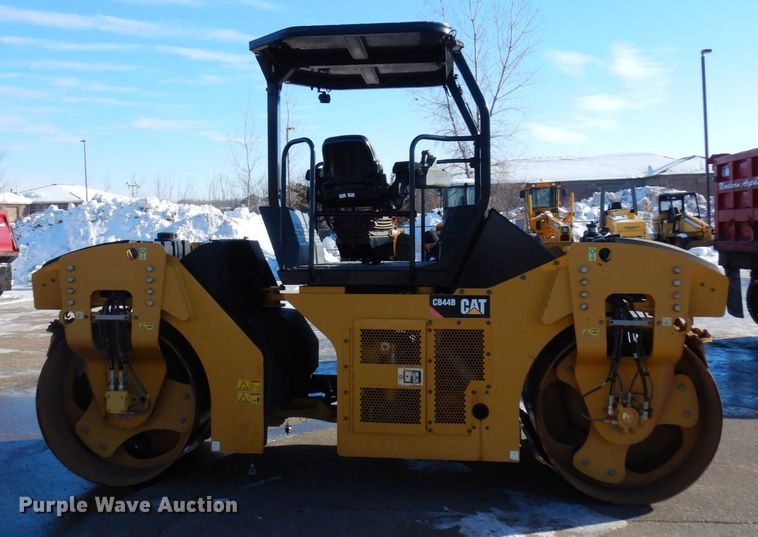 image for item AF9266 2015 Caterpillar CB44B  double drum vibratory roller