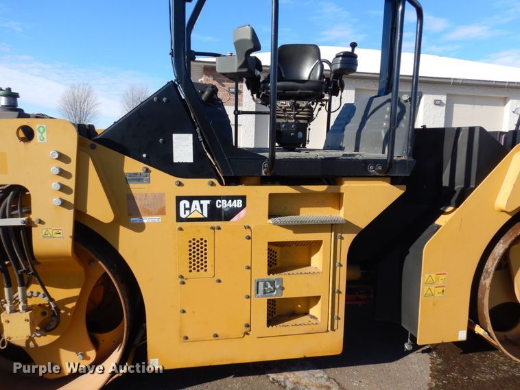 image for item AF9266 2015 Caterpillar CB44B  double drum vibratory roller