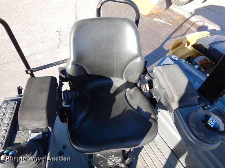 image for item AF9266 2015 Caterpillar CB44B  double drum vibratory roller