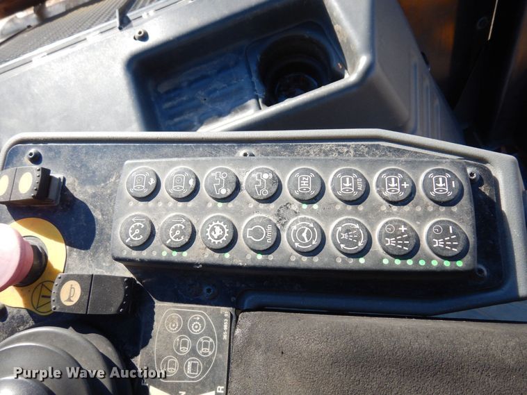 image for item AF9266 2015 Caterpillar CB44B  double drum vibratory roller