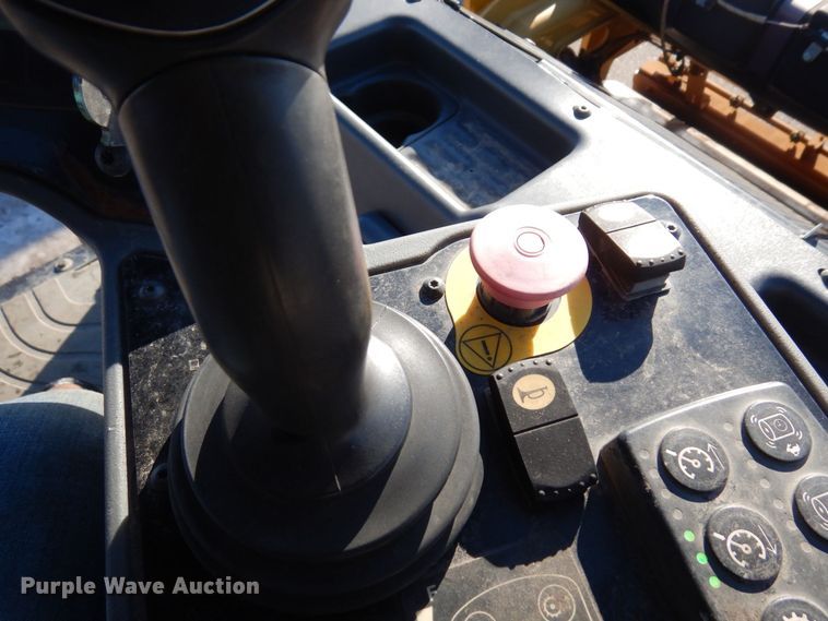 image for item AF9266 2015 Caterpillar CB44B  double drum vibratory roller