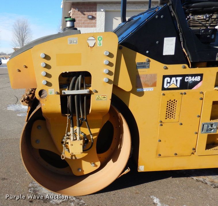 image for item AF9266 2015 Caterpillar CB44B  double drum vibratory roller