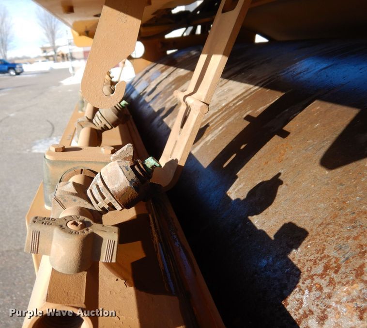 image for item AF9266 2015 Caterpillar CB44B  double drum vibratory roller