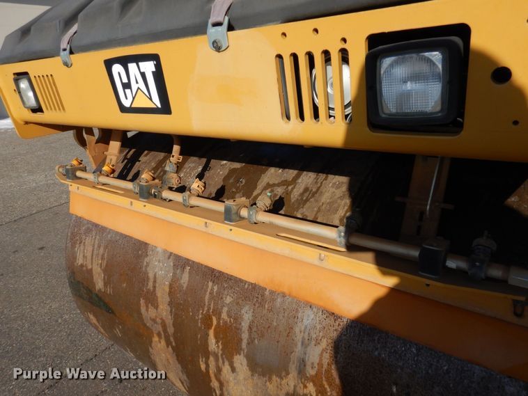 image for item AF9266 2015 Caterpillar CB44B  double drum vibratory roller