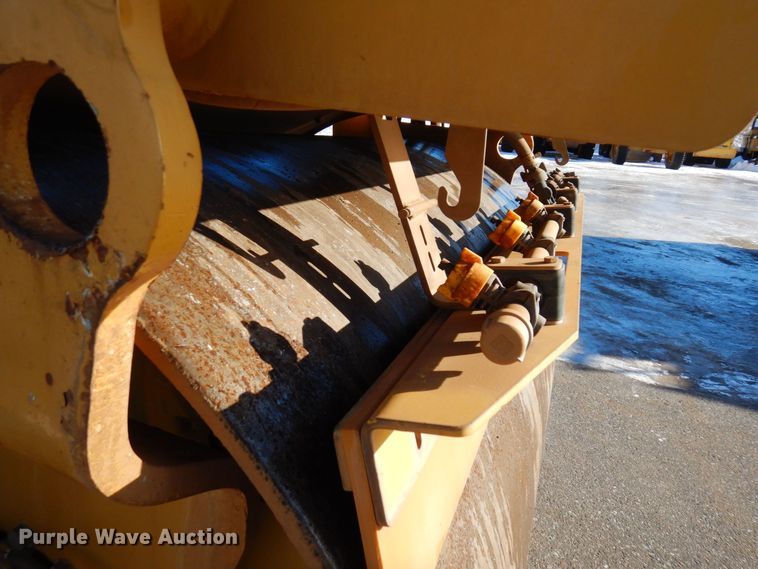 image for item AF9266 2015 Caterpillar CB44B  double drum vibratory roller