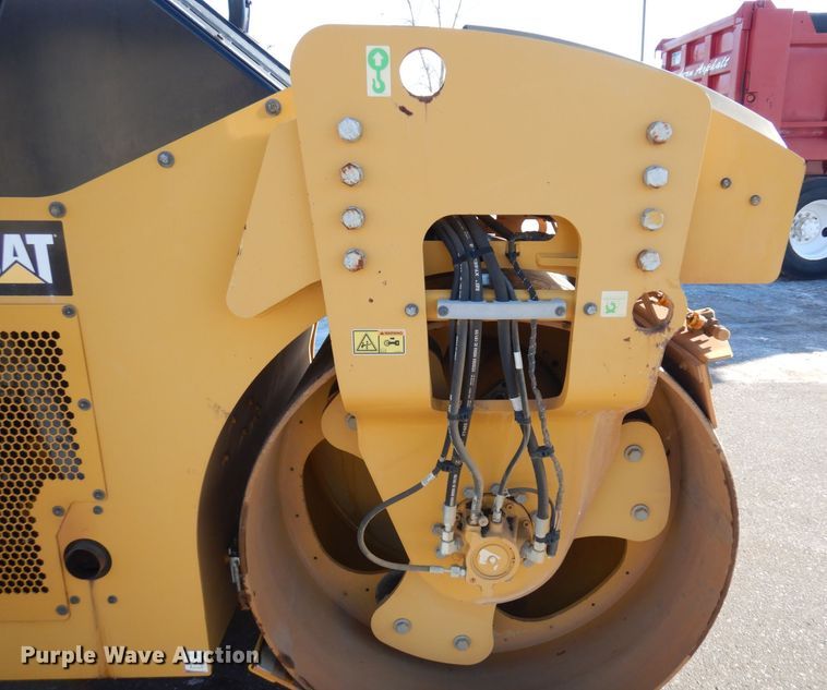 image for item AF9266 2015 Caterpillar CB44B  double drum vibratory roller