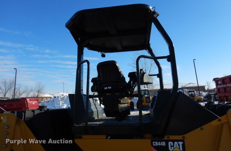 image for item AF9266 2015 Caterpillar CB44B  double drum vibratory roller