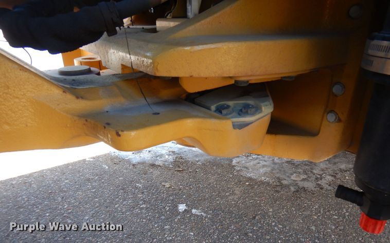 image for item AF9266 2015 Caterpillar CB44B  double drum vibratory roller