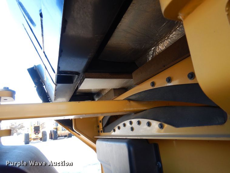 image for item AF9266 2015 Caterpillar CB44B  double drum vibratory roller