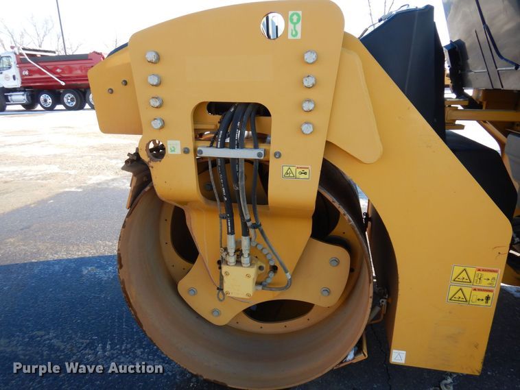 image for item AF9266 2015 Caterpillar CB44B  double drum vibratory roller