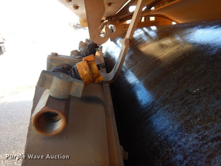 image for item AF9266 2015 Caterpillar CB44B  double drum vibratory roller