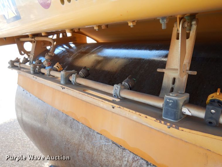 image for item AF9266 2015 Caterpillar CB44B  double drum vibratory roller