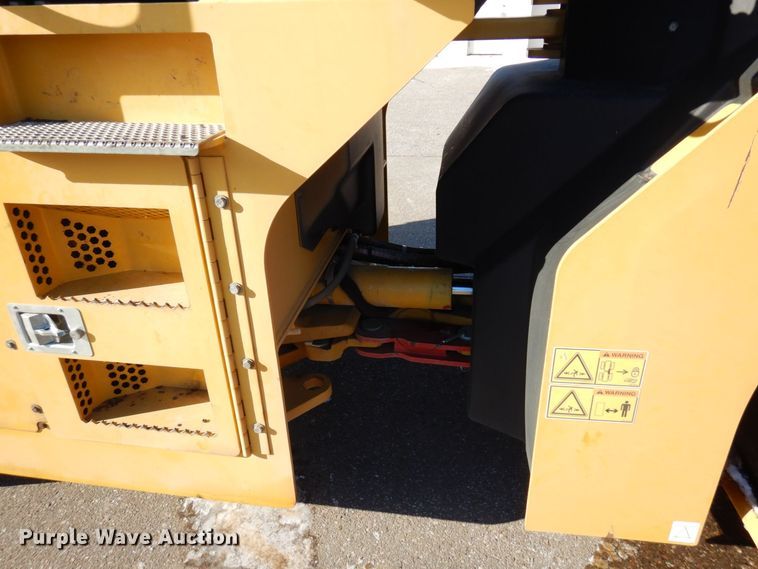 image for item AF9266 2015 Caterpillar CB44B  double drum vibratory roller