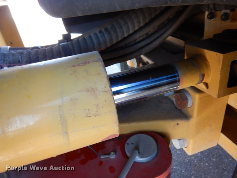 image for item AF9266 2015 Caterpillar CB44B  double drum vibratory roller