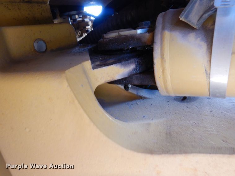 image for item AF9266 2015 Caterpillar CB44B  double drum vibratory roller