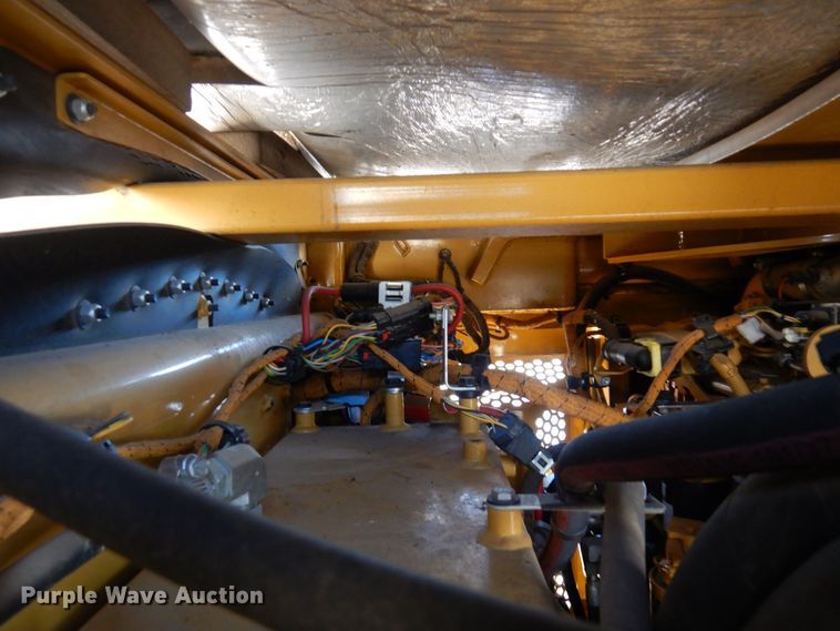 image for item AF9266 2015 Caterpillar CB44B  double drum vibratory roller