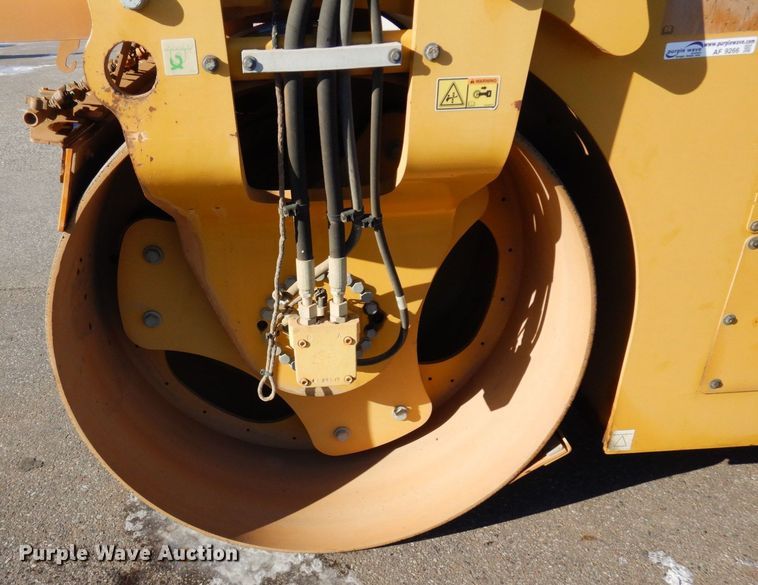 image for item AF9266 2015 Caterpillar CB44B  double drum vibratory roller