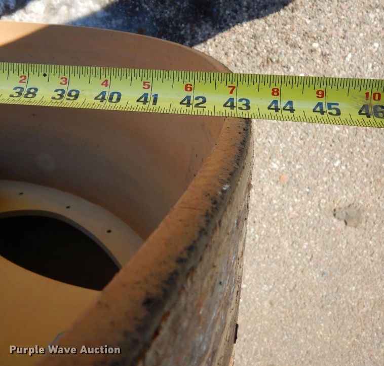 image for item AF9266 2015 Caterpillar CB44B  double drum vibratory roller