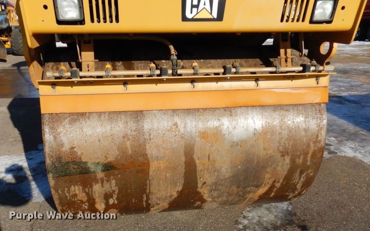 image for item AF9266 2015 Caterpillar CB44B  double drum vibratory roller