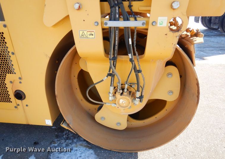 image for item AF9266 2015 Caterpillar CB44B  double drum vibratory roller