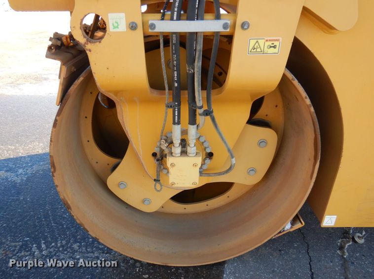 image for item AF9266 2015 Caterpillar CB44B  double drum vibratory roller