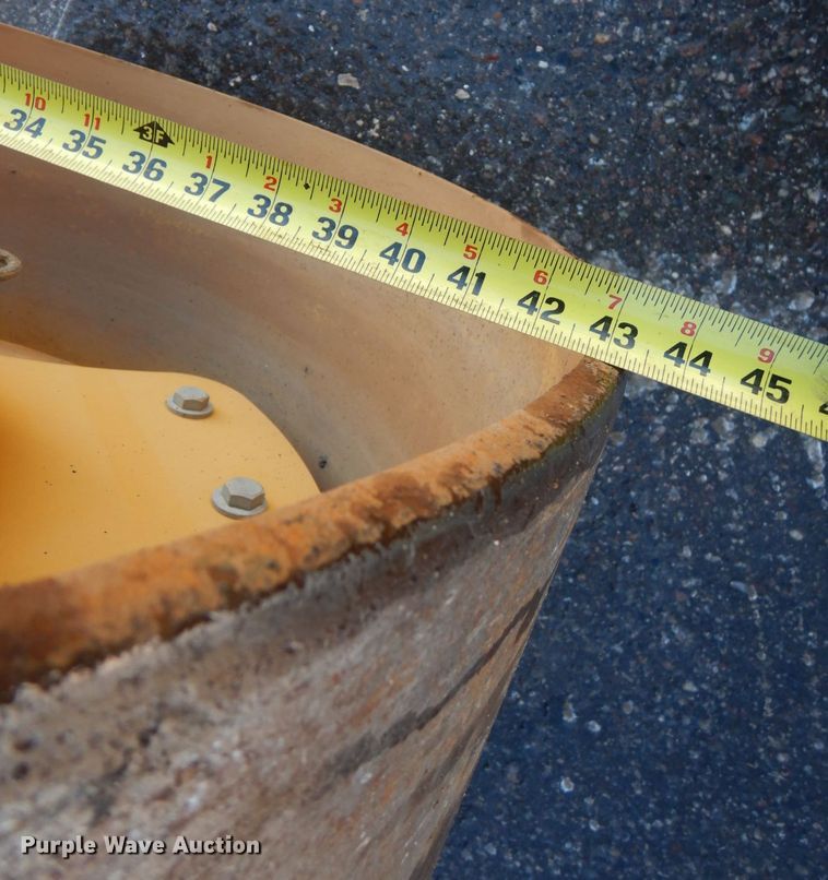 image for item AF9266 2015 Caterpillar CB44B  double drum vibratory roller