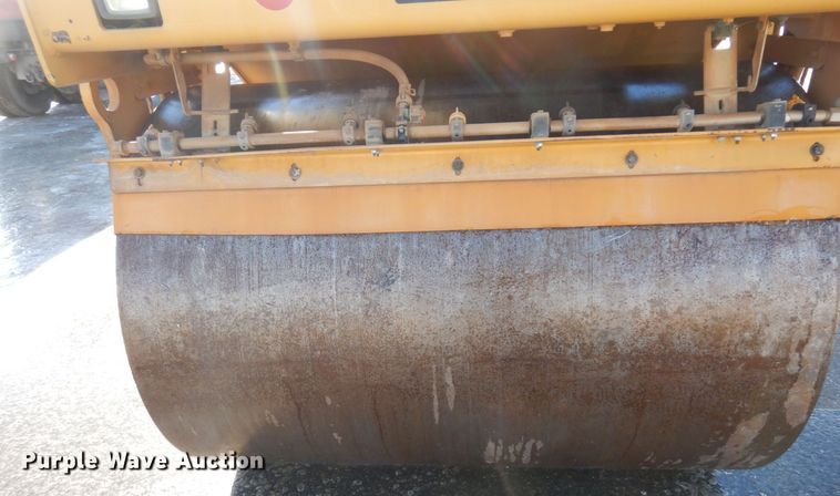 image for item AF9266 2015 Caterpillar CB44B  double drum vibratory roller