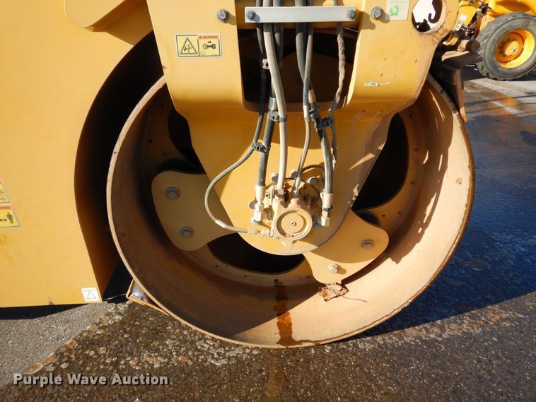 image for item AF9266 2015 Caterpillar CB44B  double drum vibratory roller