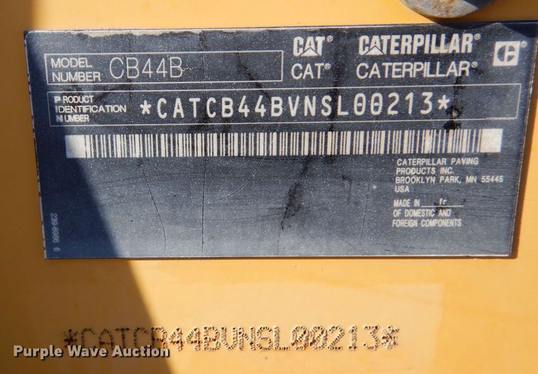 image for item AF9266 2015 Caterpillar CB44B  double drum vibratory roller