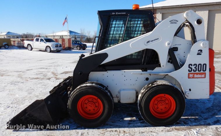 image for item AF9268 2008 Bobcat S300  skid steer loader