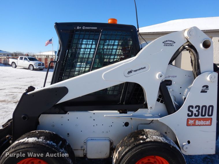 image for item AF9268 2008 Bobcat S300  skid steer loader
