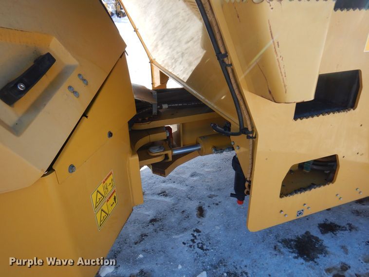 image for item AF9271 2014 Caterpillar CB-64  double drum vibratory roller