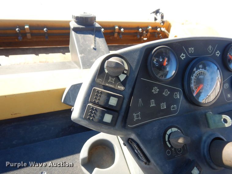 image for item AF9271 2014 Caterpillar CB-64  double drum vibratory roller