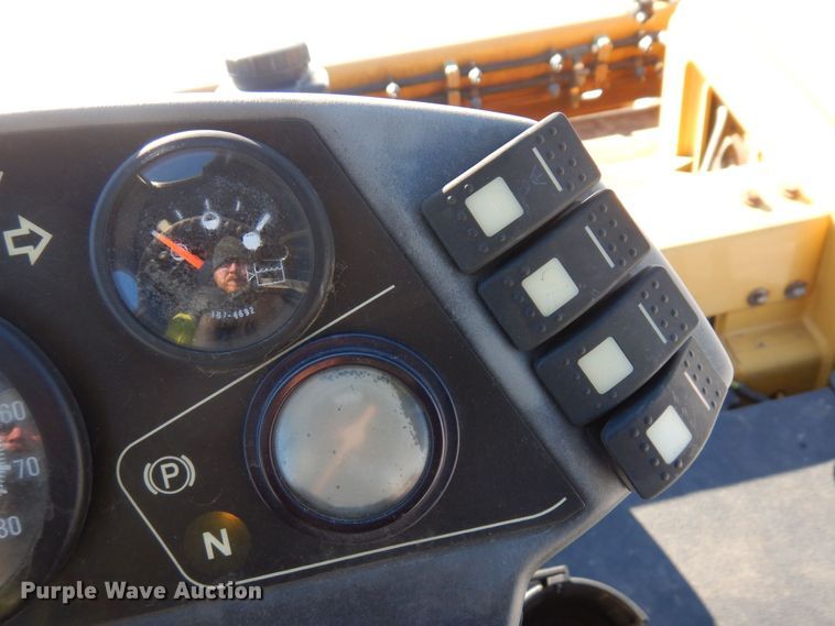 image for item AF9271 2014 Caterpillar CB-64  double drum vibratory roller