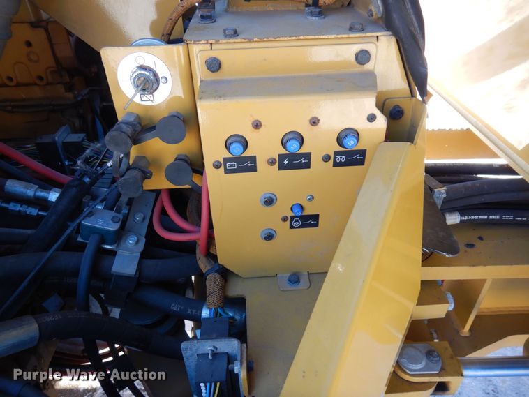 image for item AF9271 2014 Caterpillar CB-64  double drum vibratory roller