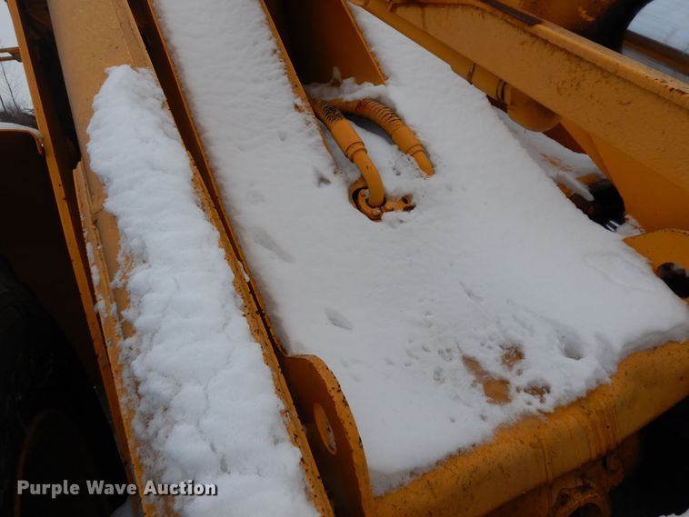 image for item AF9281 1983 John Deere 644C  wheel loader