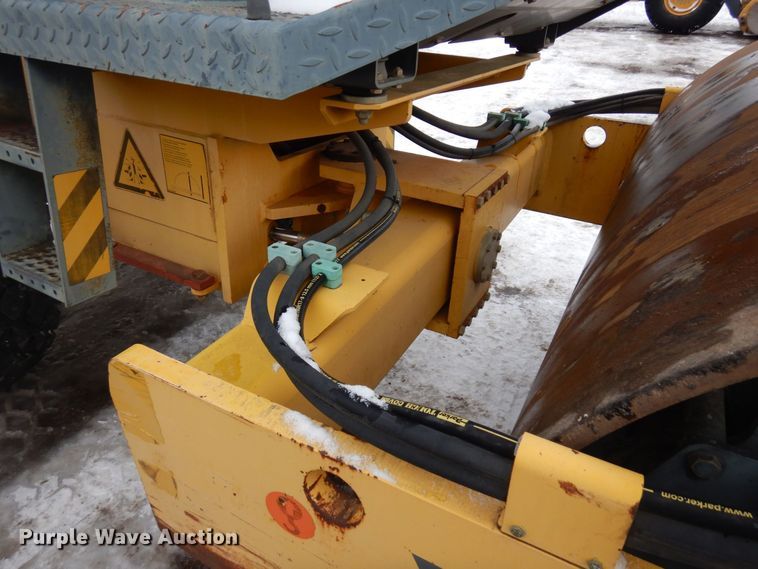 image for item AF9282 2000 Vibromax W605D  single drum vibratory roller