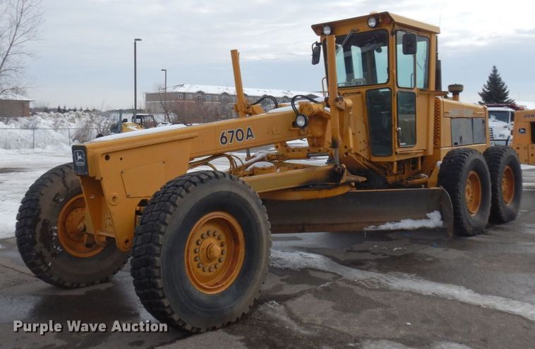 image for item AF9283 1983 John Deere 670A  motor grader